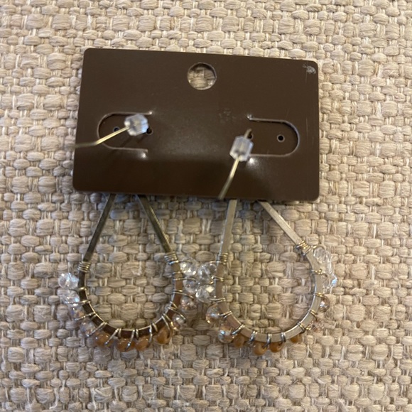 Chico’s NWT never worn teardrop beaded gold earrings, natural colors - Picture 2 of 2